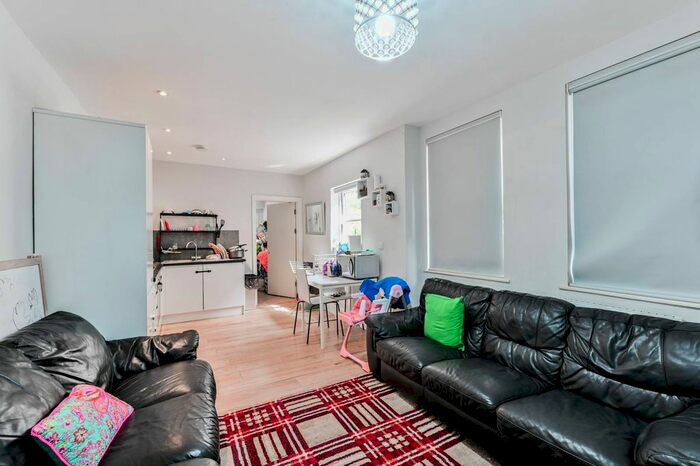 2 Bedroom Flat To Rent In Abbotts Park Road, Leyton, London, E10