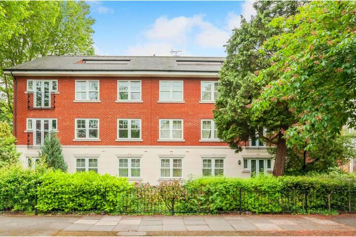2 Bedroom Flat To Rent In Lovelace Road, Surbiton, KT6
