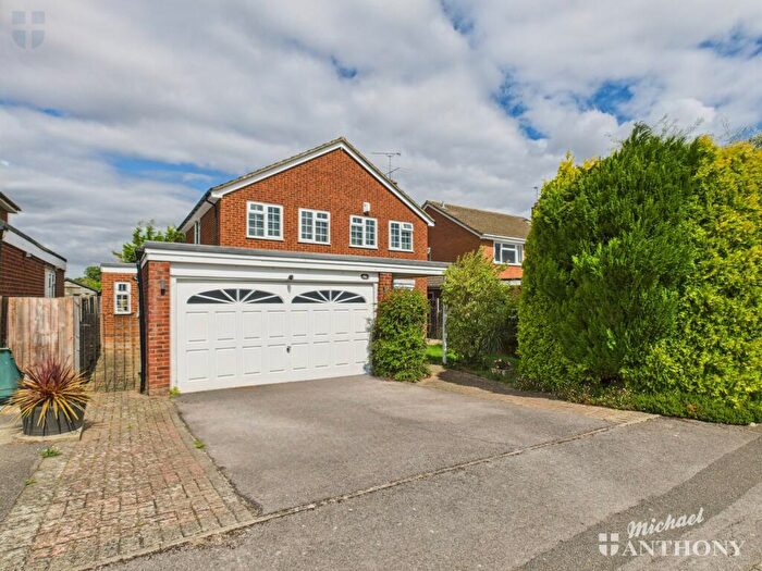 4 Bedroom Detached House For Sale In Allonby Way, Aylesbury, HP21