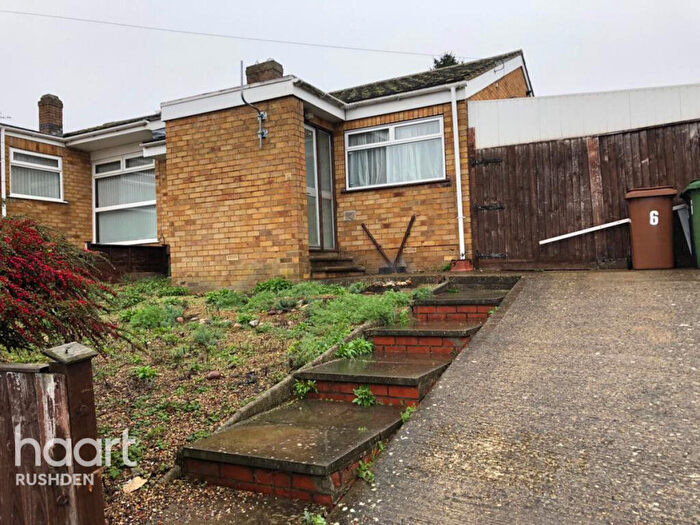 3 Bedroom Semi-Detached Bungalow For Sale In Scott Road, Wellingborough, NN8
