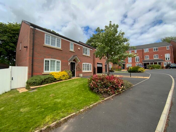 5 Bedroom Detached House To Rent In Holly Close, Stalybridge, SK15