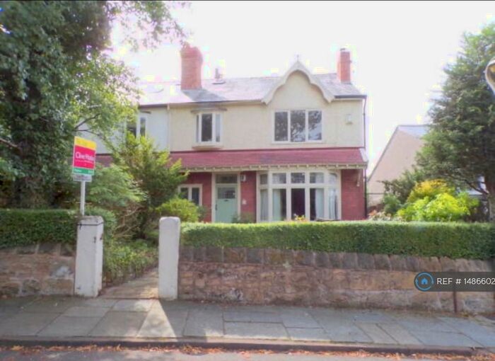 3 Bedroom Flat To Rent In Poplar Road, Prenton, CH43