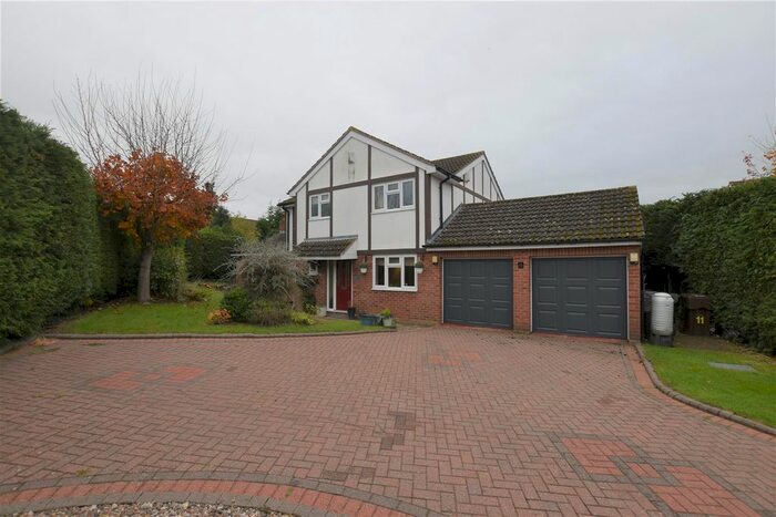 4 Bedroom Property To Rent In The Paddock, Stoke Heath, Bromsgrove, B60