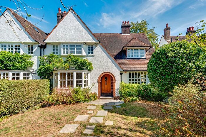 4 Bedroom Semi Detached House For Sale In Bigwood Road, Hampstead Garden Suburb, NW11