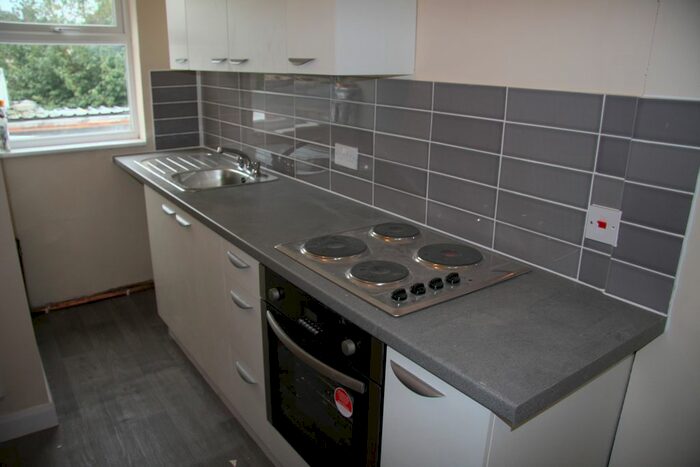 2 Bedroom Flat To Rent In Pendeford Avenue, Tettenhall, Wolverhampton WV6