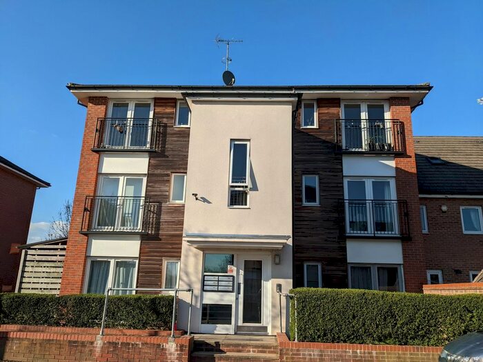 2 Bedroom Flat To Rent In Meadow Way, Amersham Road, Caversham, Reading, RG4