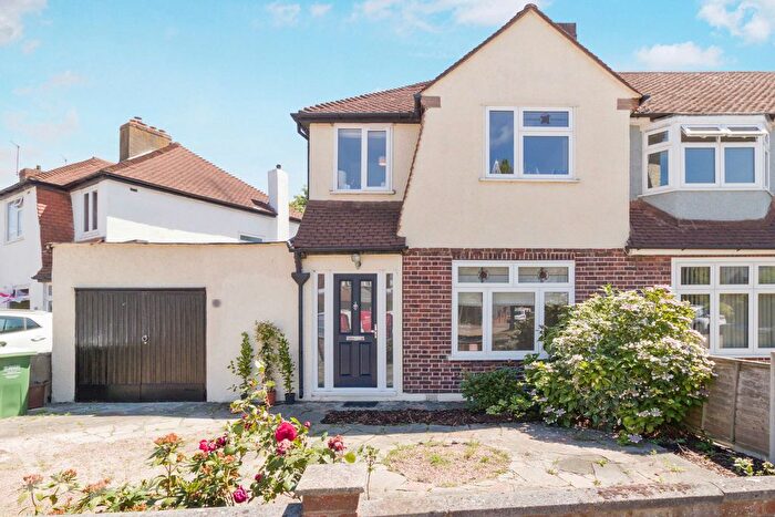 3 Bedroom Semi Detached House For Sale In Arlington Close, Sidcup, DA15