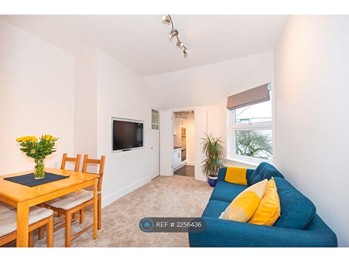 2 Bedroom Flat To Rent In Tranmere Road, London, SW18