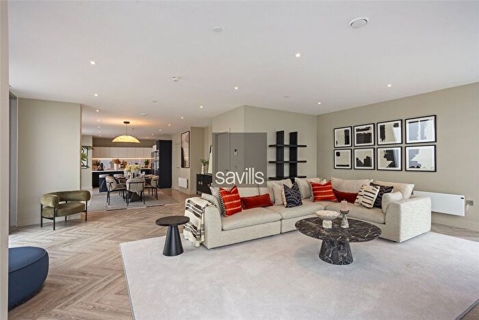 3 Bedroom Flat To Rent In Bankside Boulevard, Salford, Greater Manchester, M3