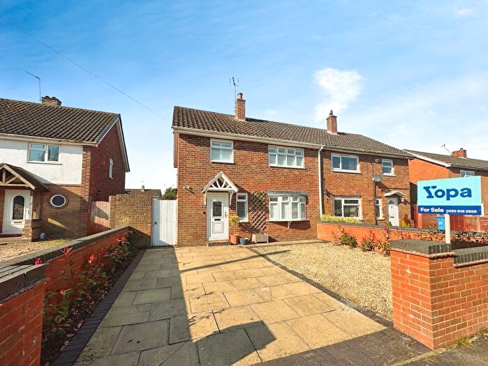 3 Bedroom Semi-Detached House For Sale In Letchmere Close, Pattingham, Wolverhampton, WV6
