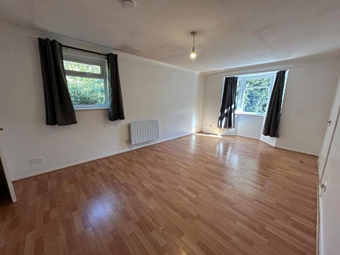 1 Bedroom Flat To Rent In Stirling Court, BH1