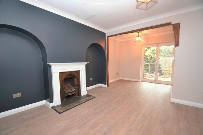 2 Bedroom Detached House To Rent In Bacon Lane, London, NW9