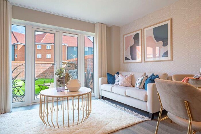 3 Bedroom Semi-Detached House For Sale In Woolhouse Way, Cringleford Norwich, Norfolk, NR4