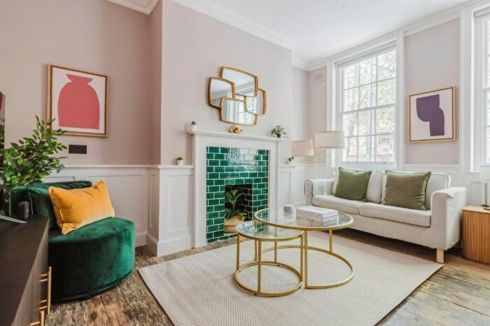 2 Bedroom Apartment To Rent In Cable Street, London, E1