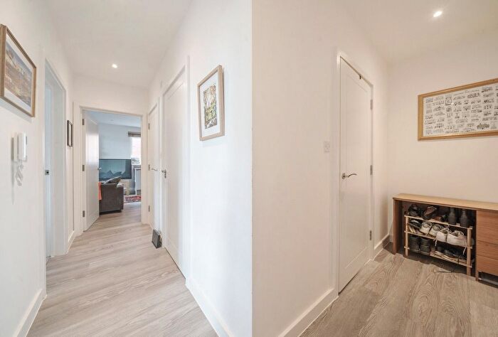 2 Bedroom Flat For Sale In William Morris Close, Oxford, Oxfordshire, OX4