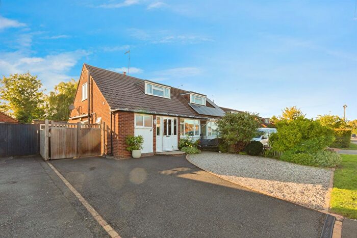 3 Bedroom Semi-detached Bungalow For Sale In Craigwell Avenue, Aylesbury, HP21