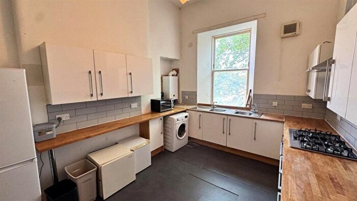 4 Bedroom Flat To Rent In Caithness House, Twyford Street, London, N1