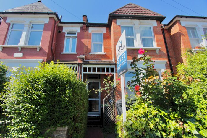 1 Bedroom Flat To Rent In Mannock Road, Turnpike Lane, London, N22