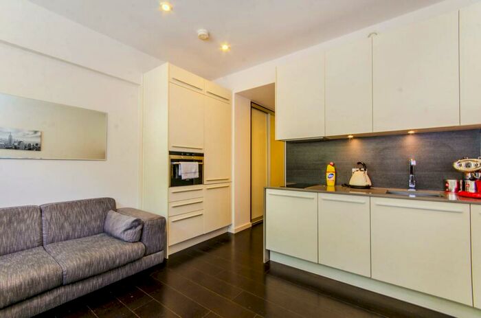 Studio To Rent In Drummond Way, Islington, London, N1