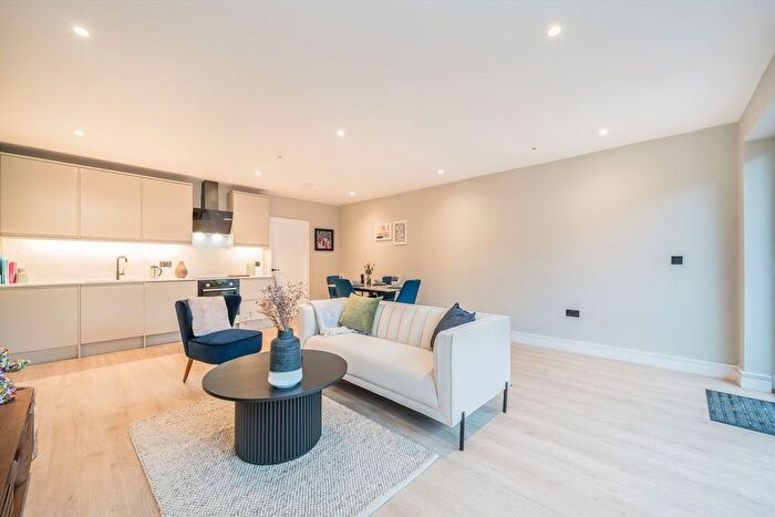2 Bedroom Flat For Sale In Elm Grove, London, SW19