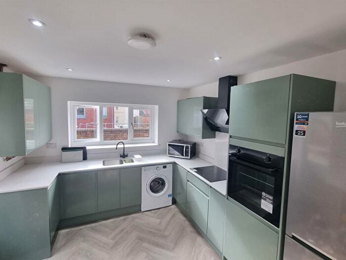 5 Bedroom Semi-Detached House To Rent In *£pppw Incl Bills + Two Free Large Papa John’s Pizzas Weekly (T+C’s Apply)* Gregory Avenue, Lenton, NG7