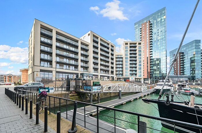 2 Bedroom Flat To Rent In Maritime Walk, Ocean Village, Southampton, Hampshire, SO14