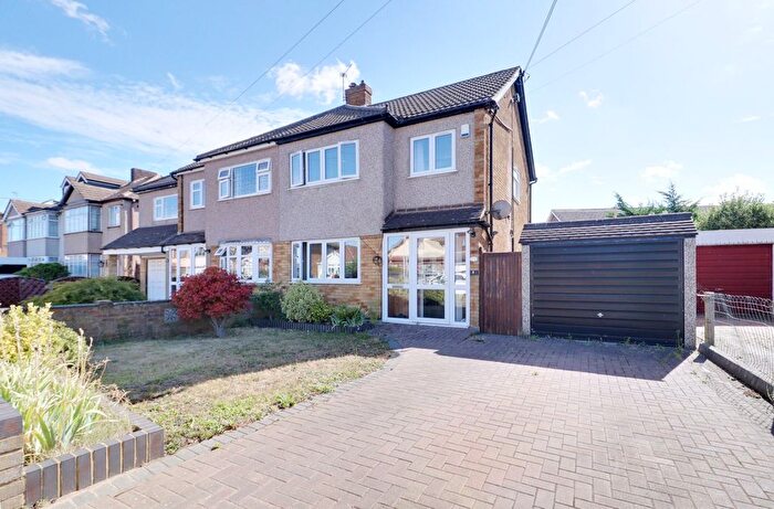 3 Bedroom Semi-detached House For Sale In Betterton Road, Rainham, RM13
