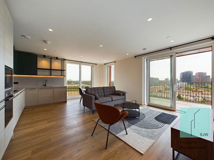 2 Bedroom Apartment To Rent In Hawser Lane, Curlew House, E14