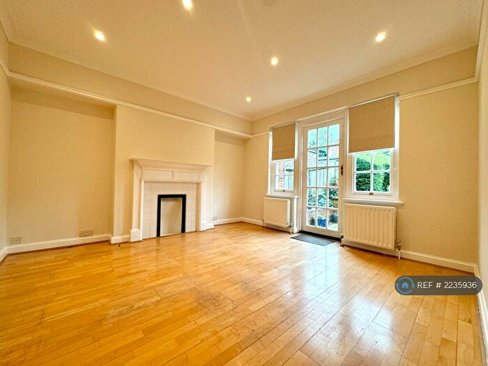 3 Bedroom Semi-Detached House To Rent In Woodhall Gate, Pinner, HA5