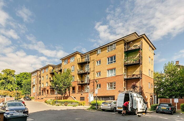 2 Bedroom Flat For Sale In Greenview Close, Acton, London, W3