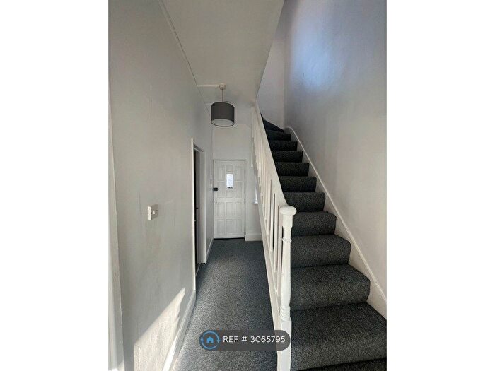 2 Bedroom Flat To Rent In Carlton Road, Nottingham, NG3