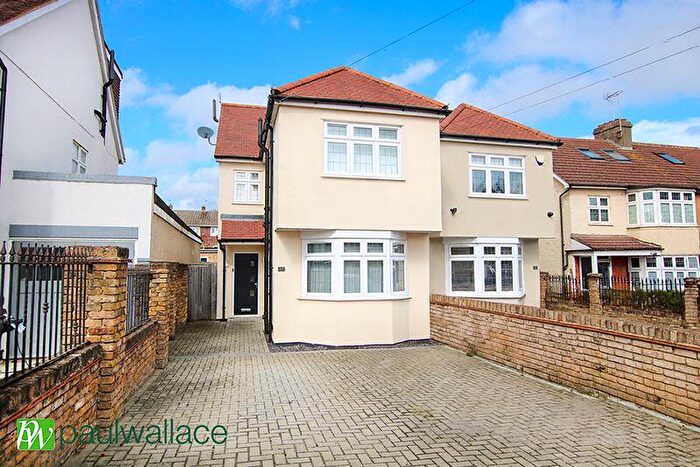 4 Bedroom Semi-Detached House For Sale In Goffs Lane, Goffs Oak, EN7
