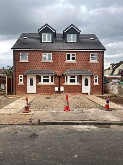 5 Bedroom Semi-Detached House To Rent In Cherry Walk, Rainham, RM13