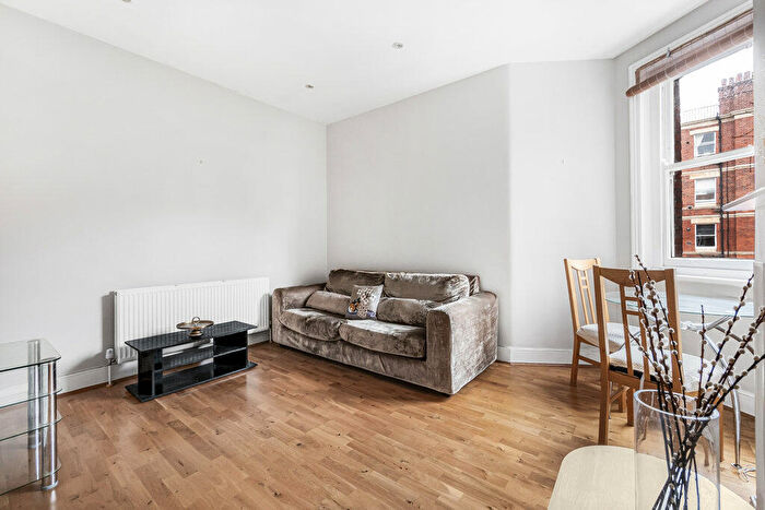 1 Bedroom Apartment To Rent In Lurline Gardens, London, SW11