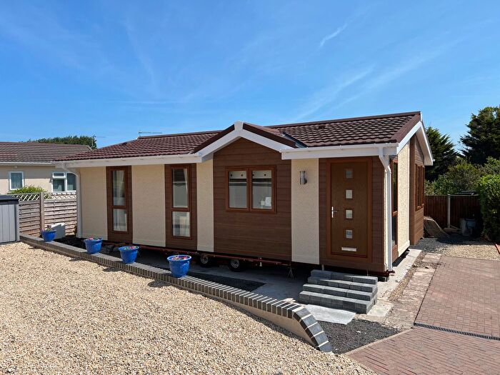 2 Bedroom Mobile/park Home For Sale In Sand Road, Kewstoke, Weston-Super-Mare, BS22