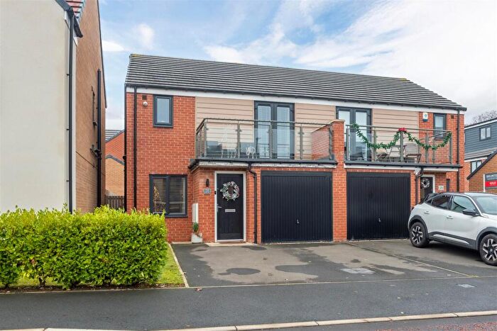 3 Bedroom Semi Detached House For Sale In Willowbay Drive, Newcastle Upon Tyne, NE13