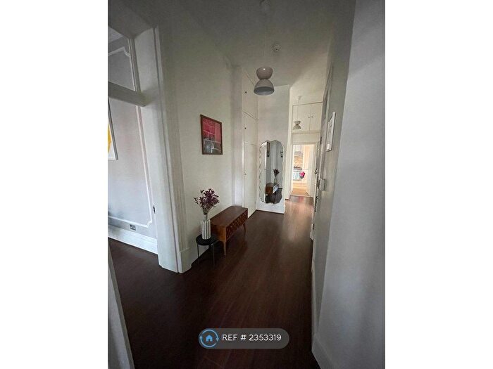 2 Bedroom Flat To Rent In Alexandra Court, London, W9