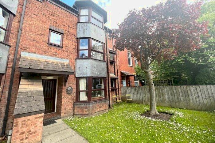 2 Bedroom Flat To Rent In Beech Court Linden Road, Newcastle Upon Tyne, NE3