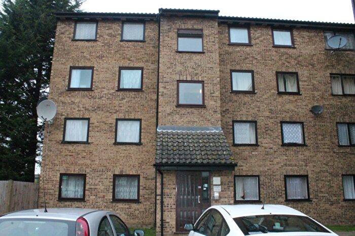 2 Bedroom Flat To Rent In Gurney Close, Barking, IG11