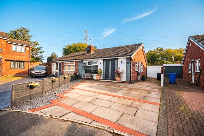 2 Bedroom Bungalow For Sale In The Crescent, Radcliffe, M26