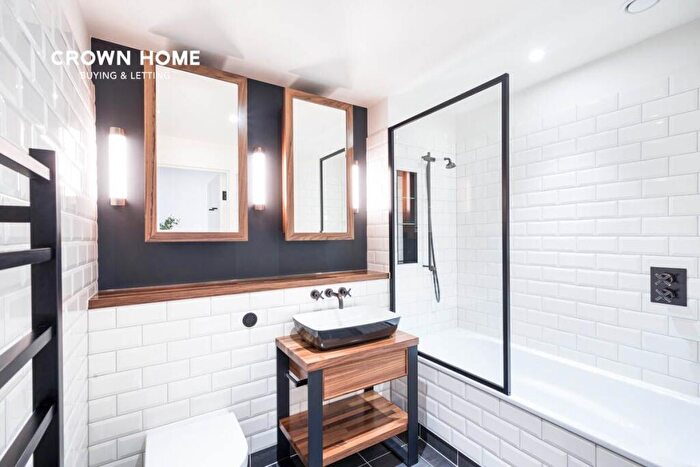 2 Bedroom Apartment To Rent In Emery Wharf, Emery Way, E1W