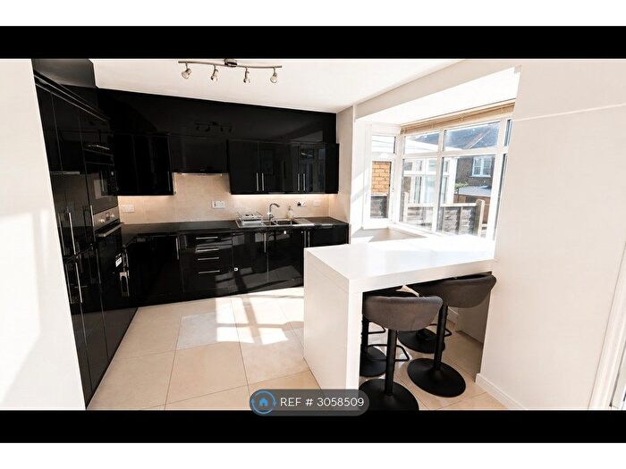 2 Bedroom Terraced House To Rent In Lessingham Avenue, London, SW17