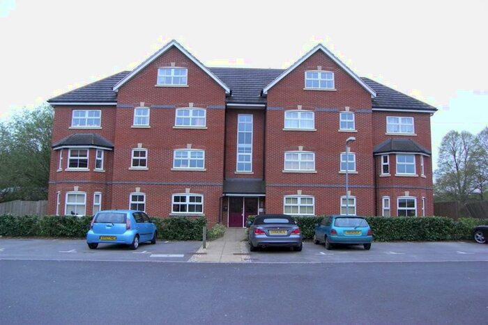 2 Bedroom Apartment To Rent In St Francis Close, Crowthorne, RG45