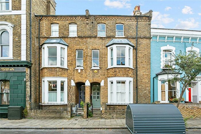 4 Bedroom Detached House For Sale In Lidfield Road, London, N16