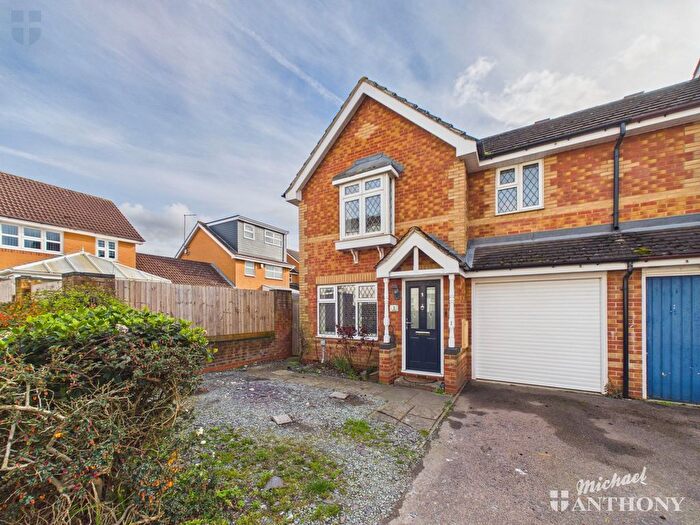 3 Bedroom End Terrace House For Sale In Redwing, Aylesbury, HP19