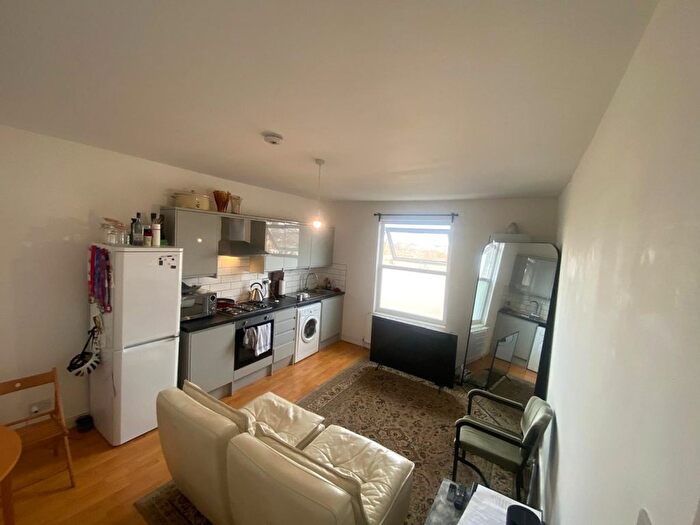 2 Bedroom Flat To Rent In Vartry Road, Stamford Hill, N15