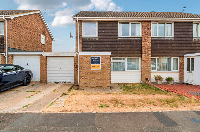 3 Bedroom Semi-Detached House For Sale In Kershaw Road, Eldene, Swindon, SN3