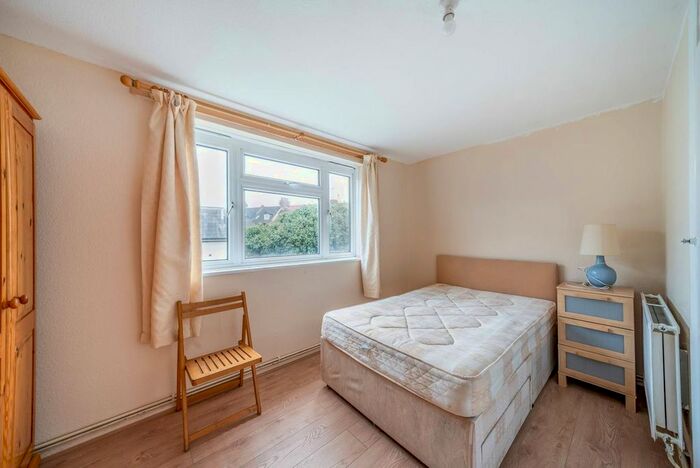 3 Bedroom Flat To Rent In Prospect Ring, East Finchley, London, N2
