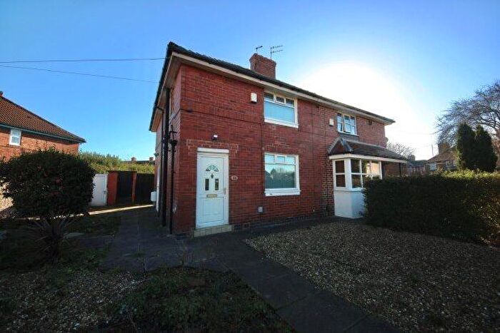 3 Bedroom Semi-Detached House To Rent In Evelyn Crescent, York, YO30