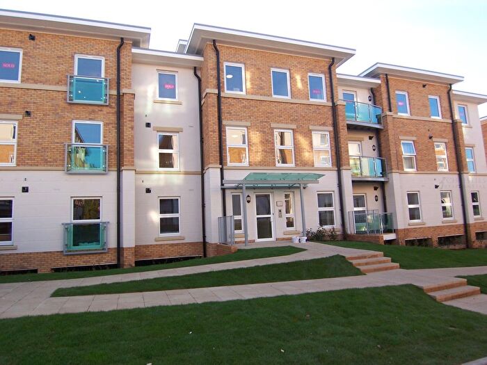 1 Bedroom Flat To Rent In Highbury Drive, Leatherhead, KT22